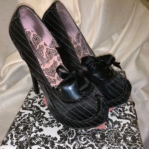 Beautiful vintage looking heels